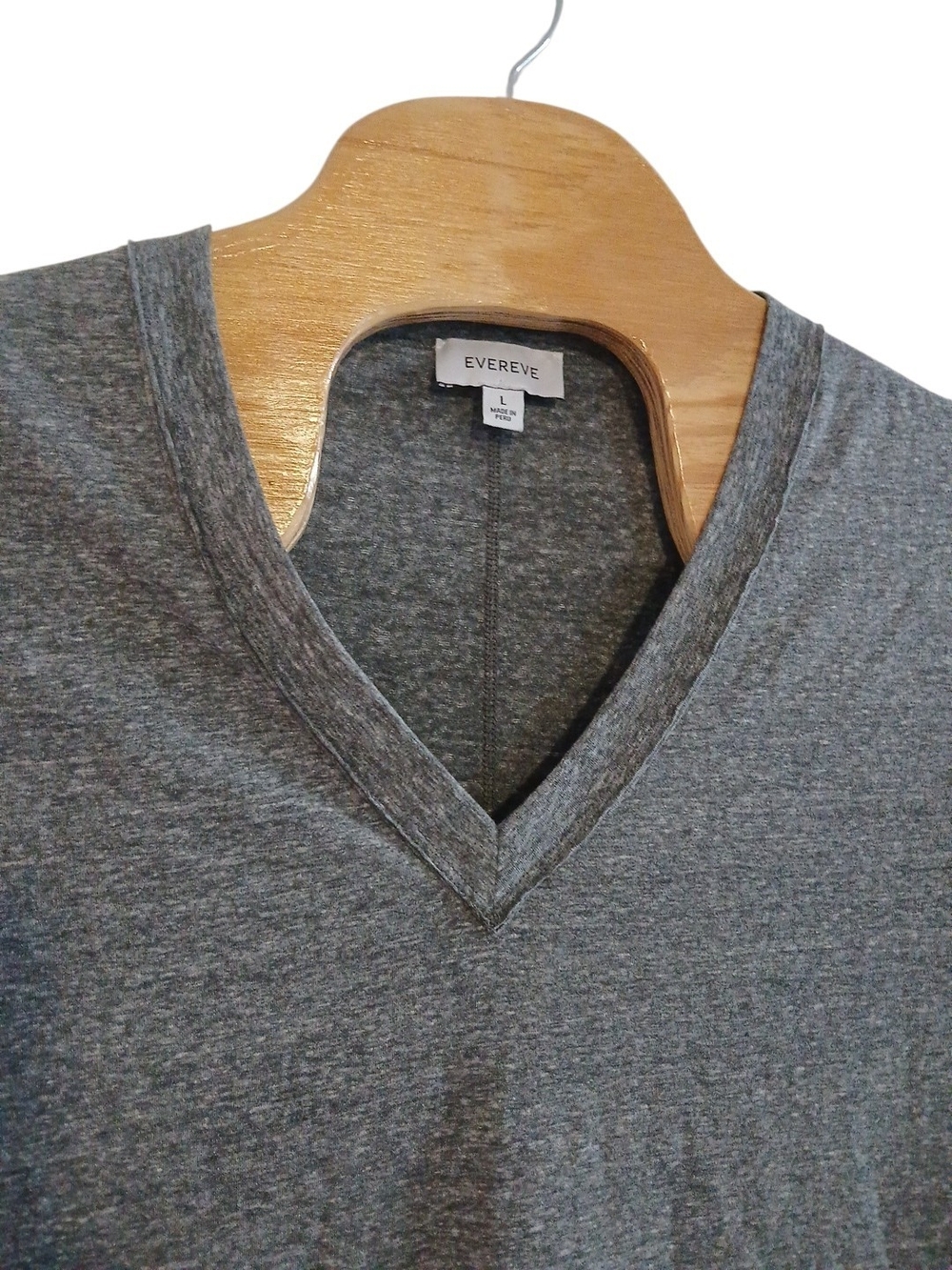 Evereve Heather Gray V-Neck Womems Tee Large